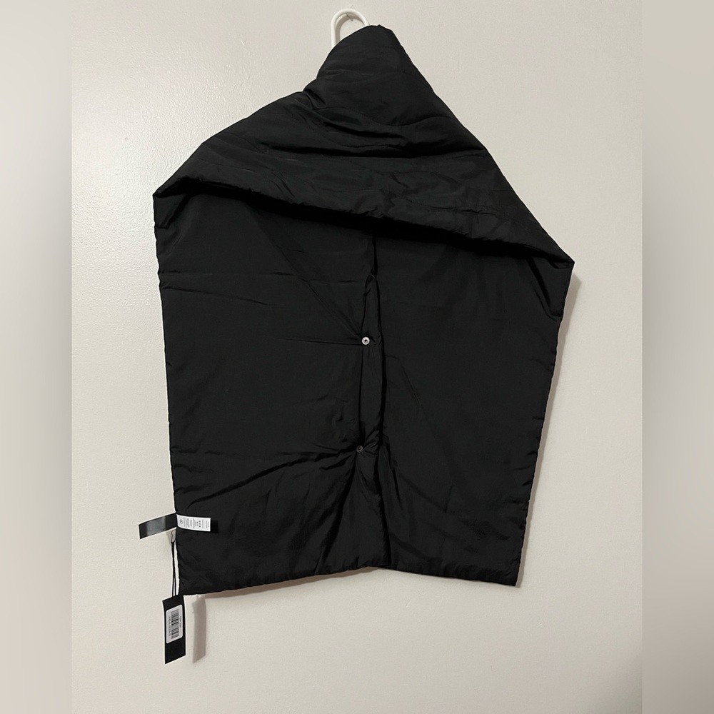Elegant Savvi Black Quilted Puffer Scarf - Picture 5 of 7